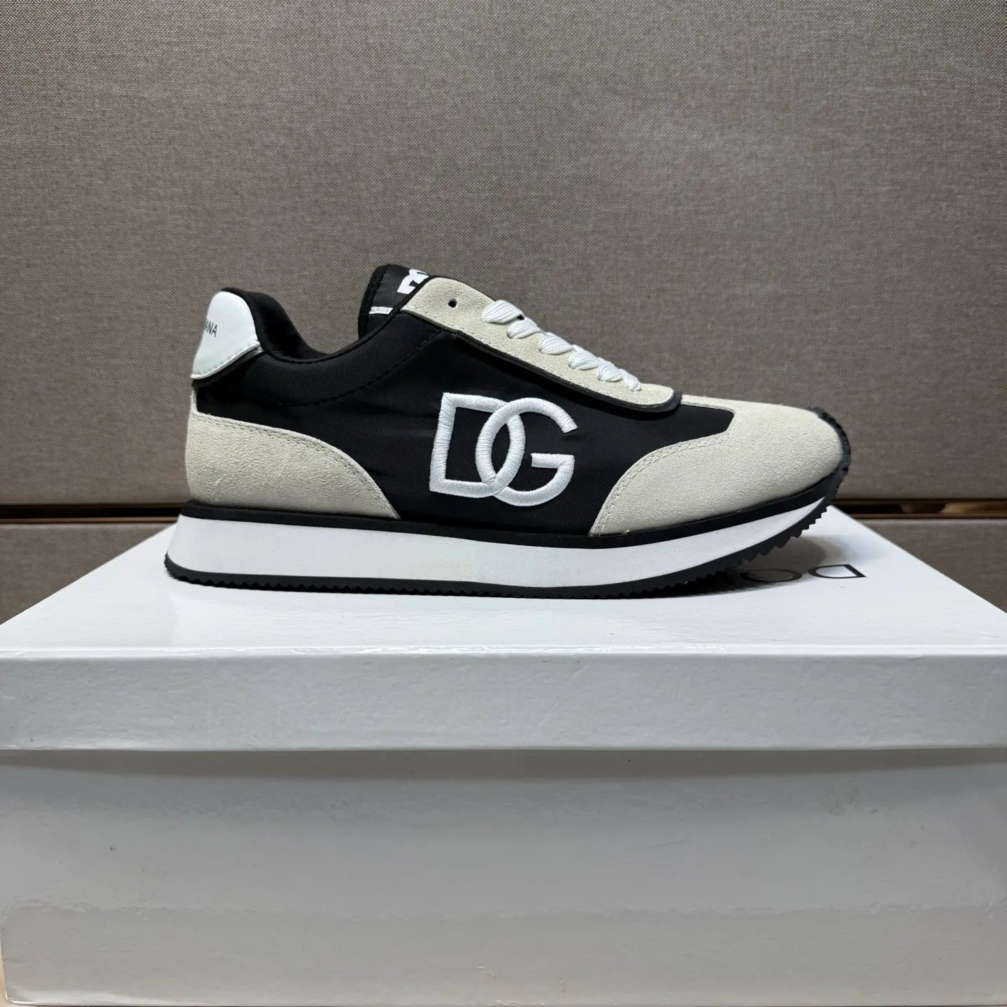 ⬛️Men's shoes💰p462【DG～】Couple casual shoes, 2025z cabinet sales simultaneously 🔶Size: 35-44#️⃣ 🔷1 color🔜The upper is made of multi-material splicing➕Mesh lining, comfortable and breathable, sole: original comfortable, wear-resistant and non-slip outsole, ⚠️Real shot📱Photographed🎬The real thing is better📢📢📢